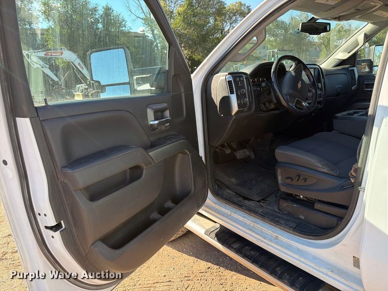 image for item ED0216 2017 Chevrolet Silverado 2500HD Ext. Cab pickup truck