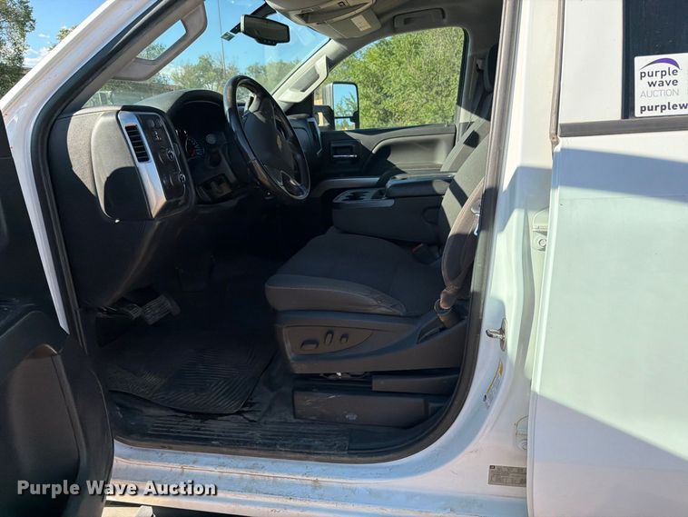 image for item ED0216 2017 Chevrolet Silverado 2500HD Ext. Cab pickup truck