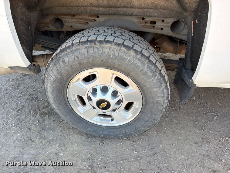 image for item ED0216 2017 Chevrolet Silverado 2500HD Ext. Cab pickup truck