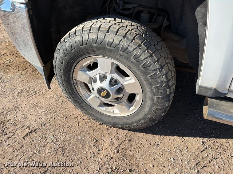 image for item ED0216 2017 Chevrolet Silverado 2500HD Ext. Cab pickup truck
