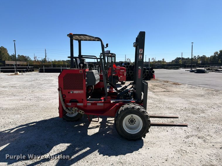 image for item EF1460 2006 Moffett M55P forklift