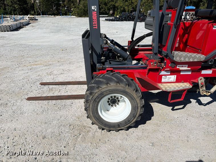 image for item EF1460 2006 Moffett M55P forklift