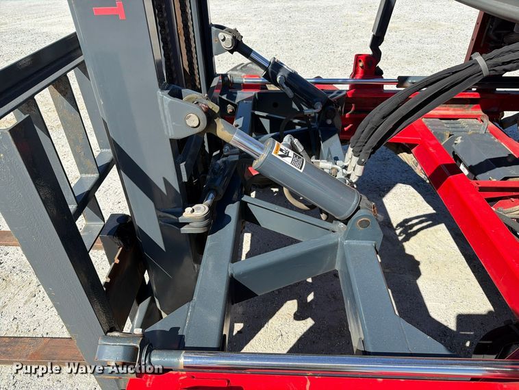 image for item EF1460 2006 Moffett M55P forklift