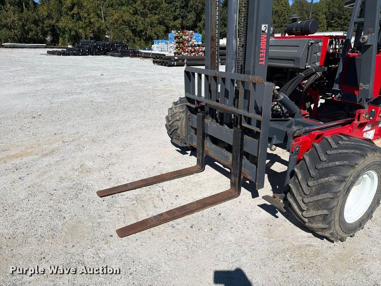image for item EF1460 2006 Moffett M55P forklift