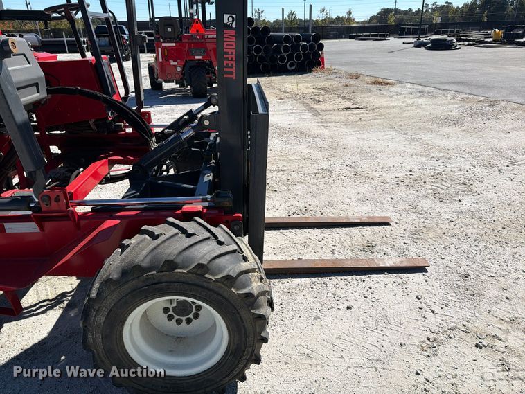image for item EF1460 2006 Moffett M55P forklift