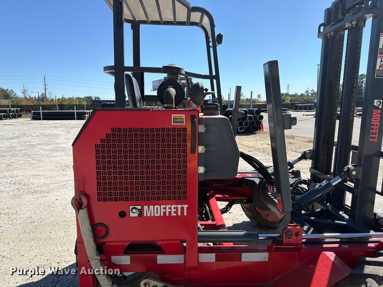 image for item EF1460 2006 Moffett M55P forklift