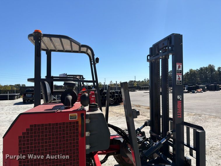 image for item EF1460 2006 Moffett M55P forklift