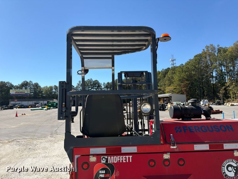 image for item EF1460 2006 Moffett M55P forklift