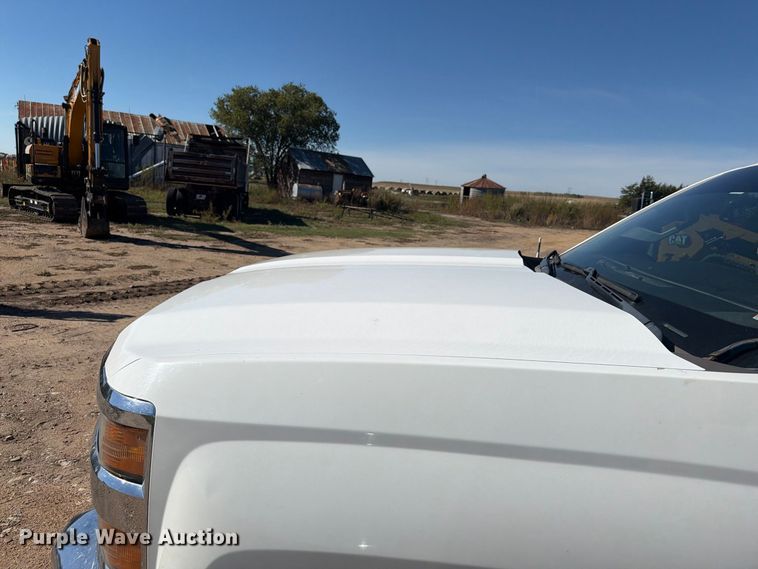 image for item EI7773 2016 Chevrolet Silverado 3500HD Crew Cab utility bed pickup truck