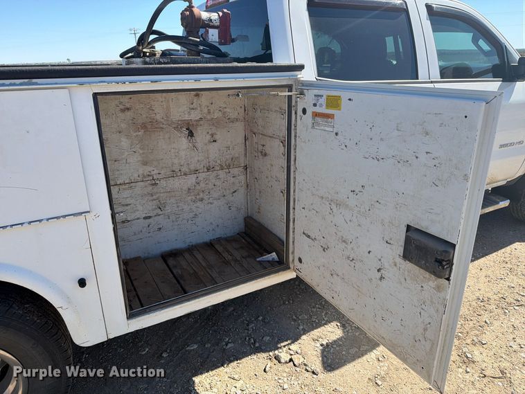 image for item EI7773 2016 Chevrolet Silverado 3500HD Crew Cab utility bed pickup truck