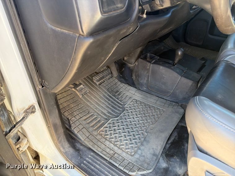 image for item EI7773 2016 Chevrolet Silverado 3500HD Crew Cab utility bed pickup truck