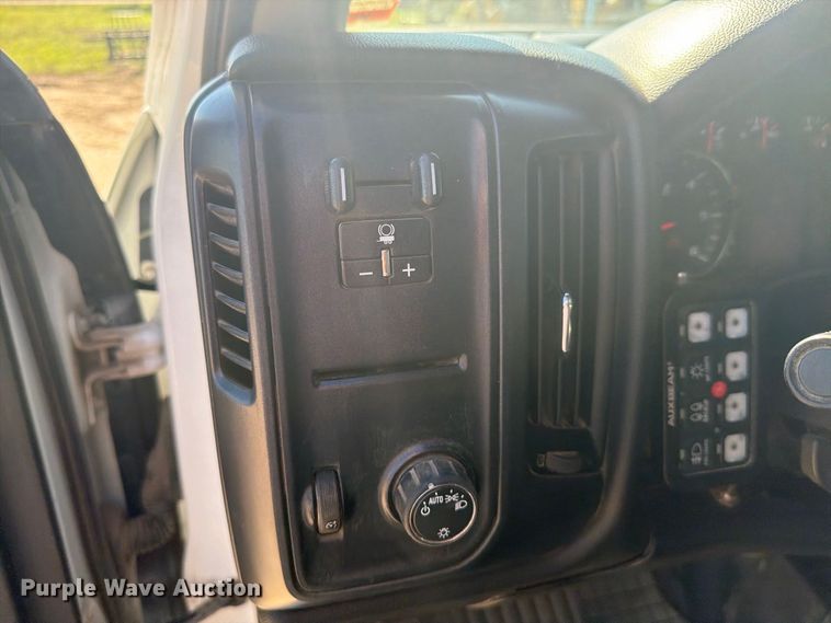 image for item EI7773 2016 Chevrolet Silverado 3500HD Crew Cab utility bed pickup truck