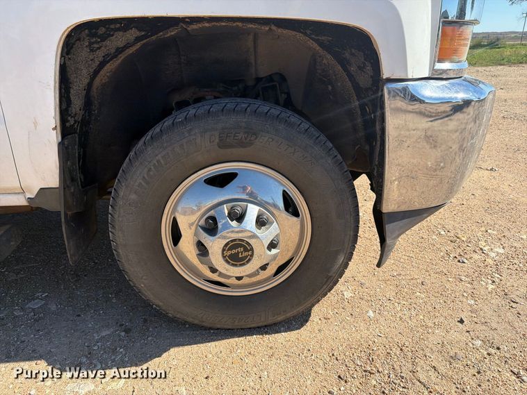 image for item EI7773 2016 Chevrolet Silverado 3500HD Crew Cab utility bed pickup truck