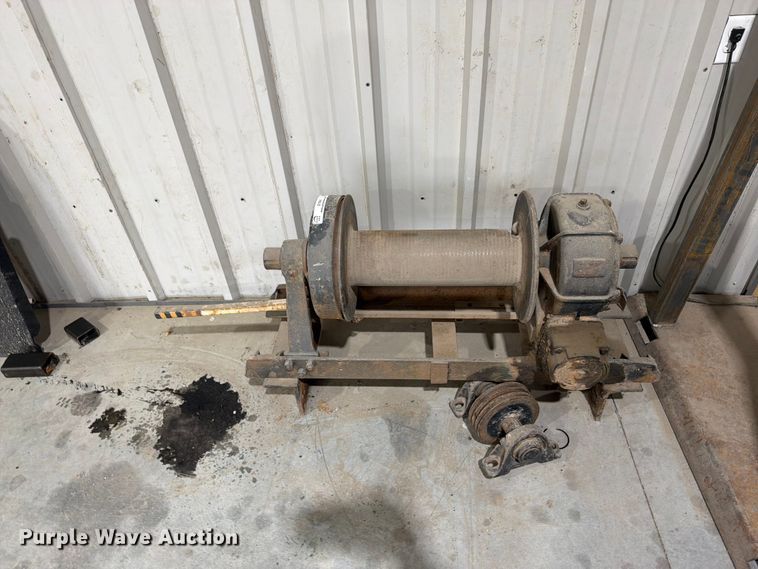 image for item EI7804 Braden winch