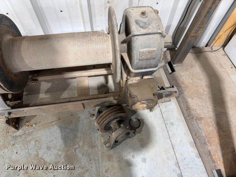 image for item EI7804 Braden winch
