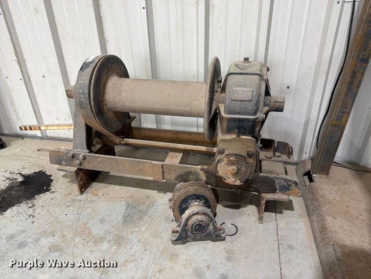 image for item EI7804 Braden winch