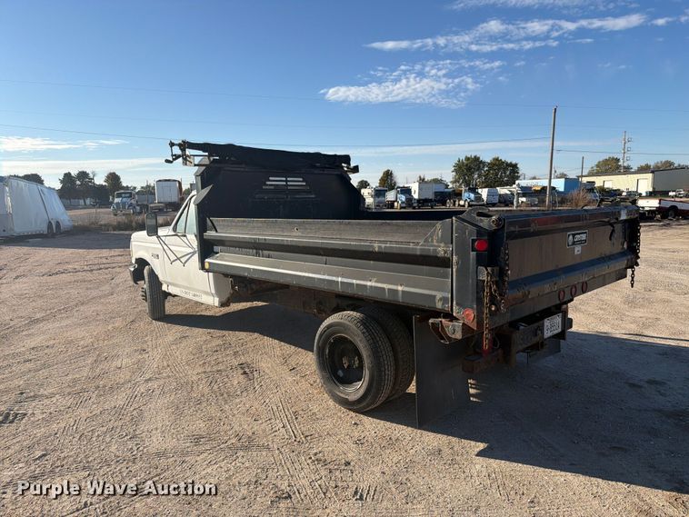 image for item EI7847 1993 Ford F-350 dump bed pickup truck