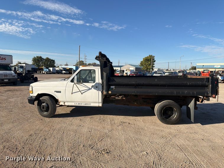 image for item EI7847 1993 Ford F-350 dump bed pickup truck