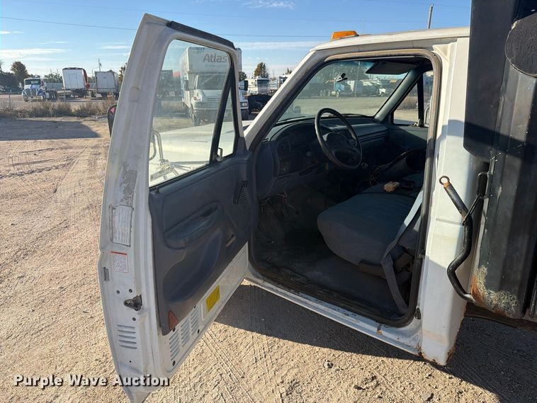 image for item EI7847 1993 Ford F-350 dump bed pickup truck