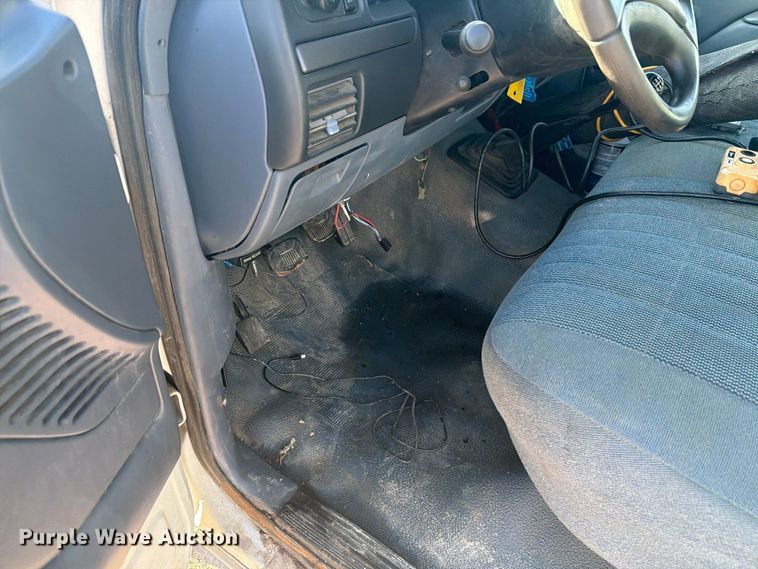 image for item EI7847 1993 Ford F-350 dump bed pickup truck