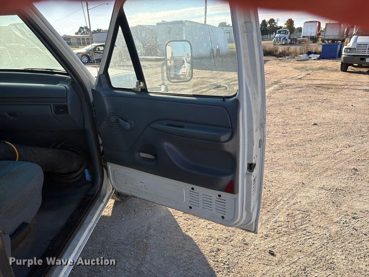 image for item EI7847 1993 Ford F-350 dump bed pickup truck