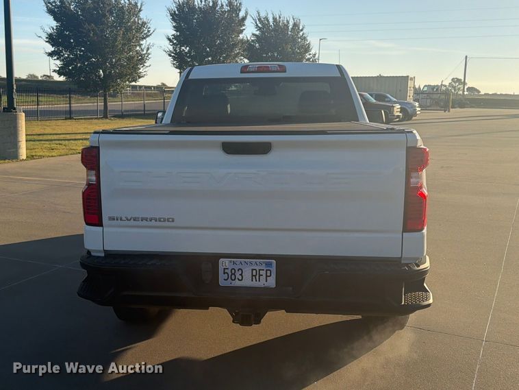 image for item EI7868 2022 Chevrolet Silverado 1500 pickup truck