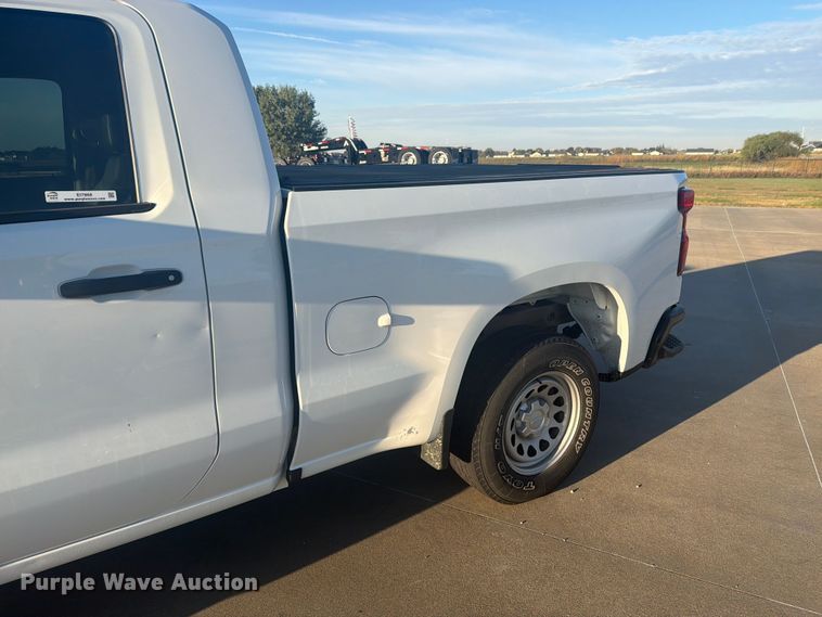 image for item EI7868 2022 Chevrolet Silverado 1500 pickup truck