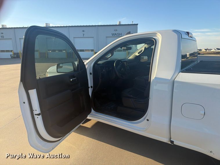 image for item EI7868 2022 Chevrolet Silverado 1500 pickup truck