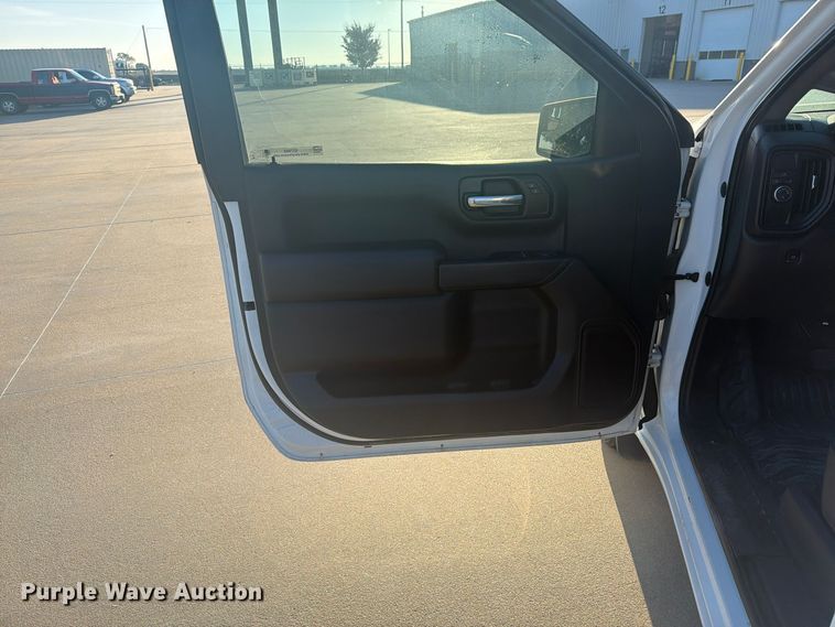 image for item EI7868 2022 Chevrolet Silverado 1500 pickup truck