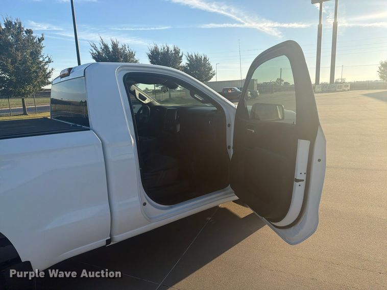 image for item EI7868 2022 Chevrolet Silverado 1500 pickup truck