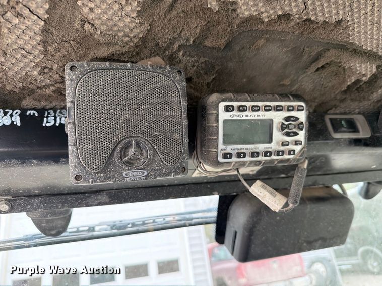 image for item EL1002 2011 John Deere XUV825i Gator utility vehicle