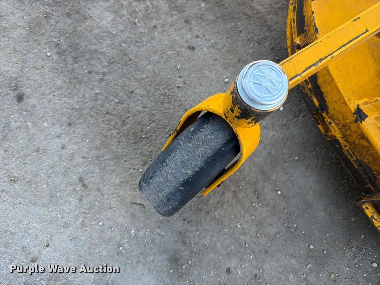 image for item EL1081 2019 Walker B23i lawn mower