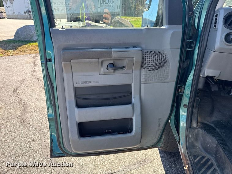 image for item EN3980 2012 Ford E250 van
