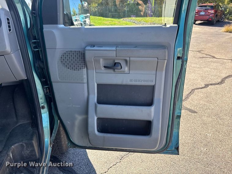 image for item EN3980 2012 Ford E250 van