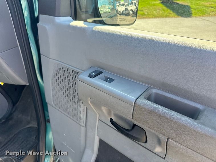 image for item EN3980 2012 Ford E250 van