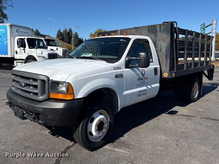 image for item EN3981 2001 Ford F550 Super Duty flatbed truck