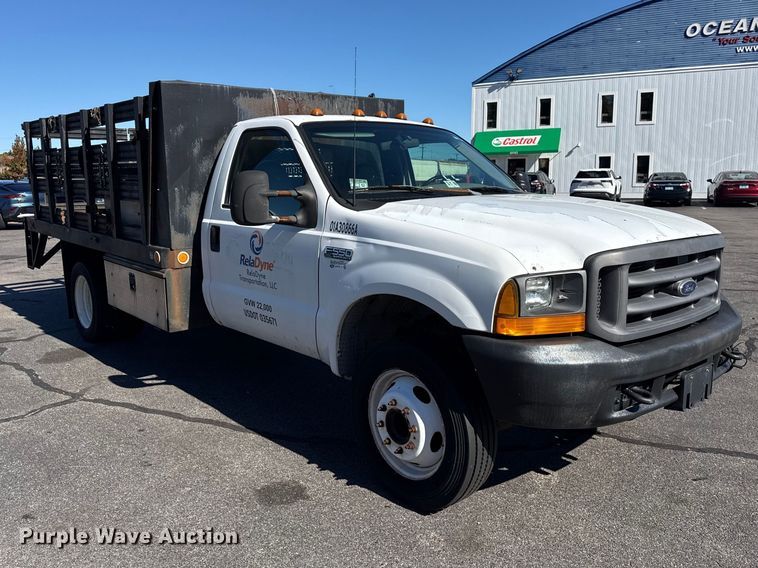 image for item EN3981 2001 Ford F550 Super Duty flatbed truck