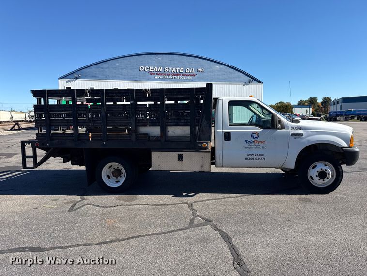 image for item EN3981 2001 Ford F550 Super Duty flatbed truck