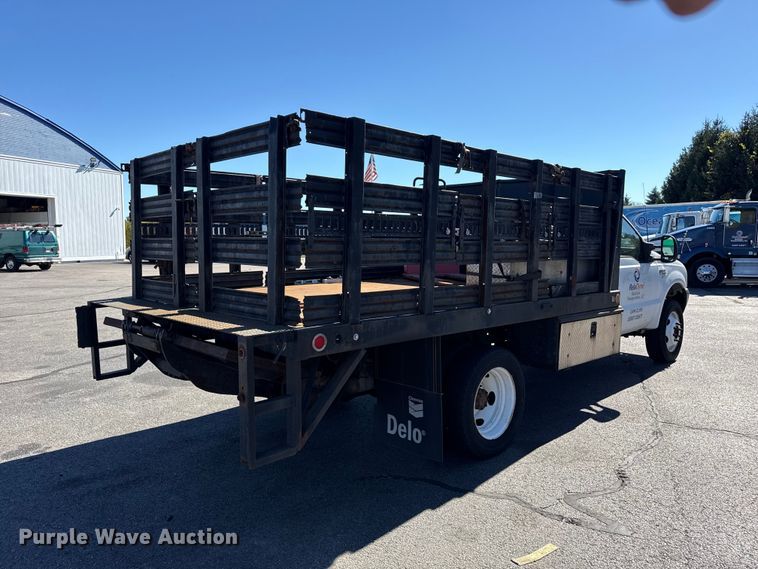 image for item EN3981 2001 Ford F550 Super Duty flatbed truck