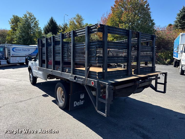 image for item EN3981 2001 Ford F550 Super Duty flatbed truck