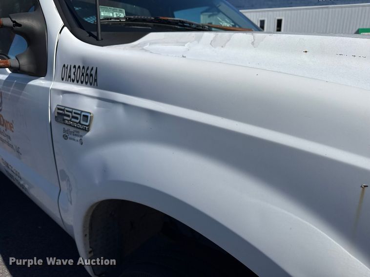 image for item EN3981 2001 Ford F550 Super Duty flatbed truck