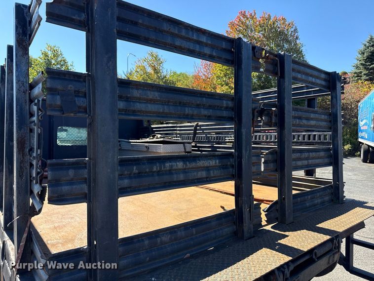 image for item EN3981 2001 Ford F550 Super Duty flatbed truck