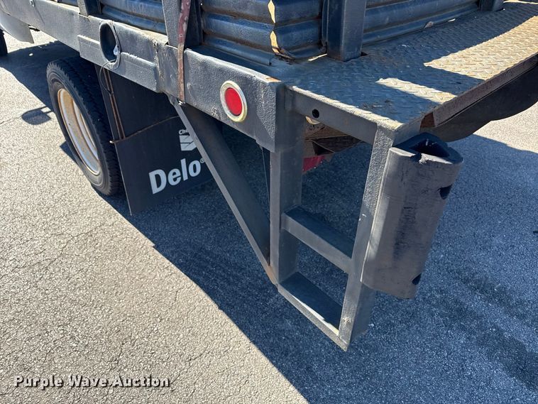 image for item EN3981 2001 Ford F550 Super Duty flatbed truck