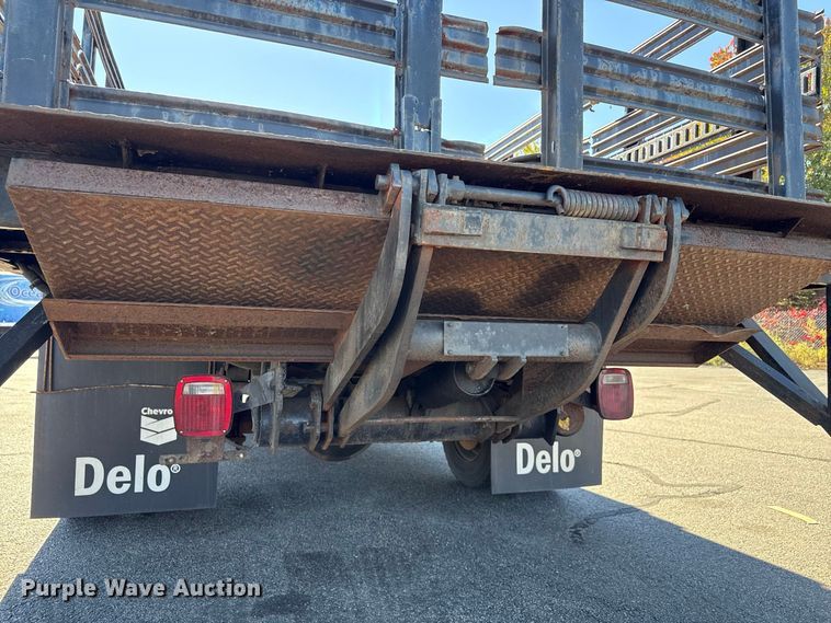 image for item EN3981 2001 Ford F550 Super Duty flatbed truck