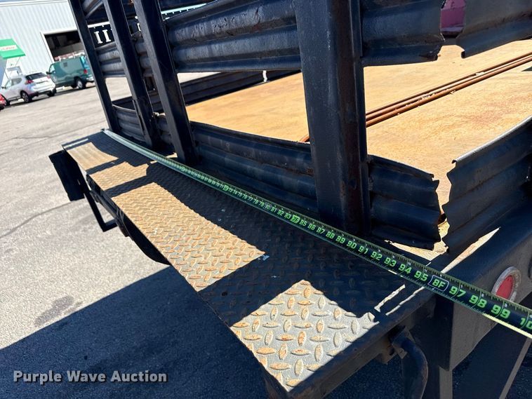 image for item EN3981 2001 Ford F550 Super Duty flatbed truck