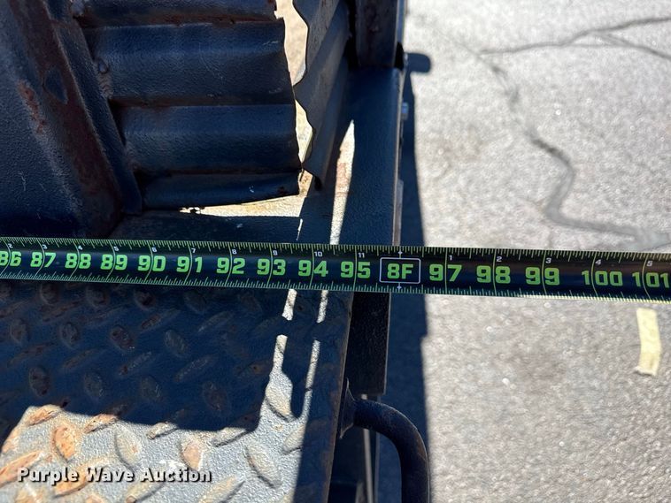 image for item EN3981 2001 Ford F550 Super Duty flatbed truck
