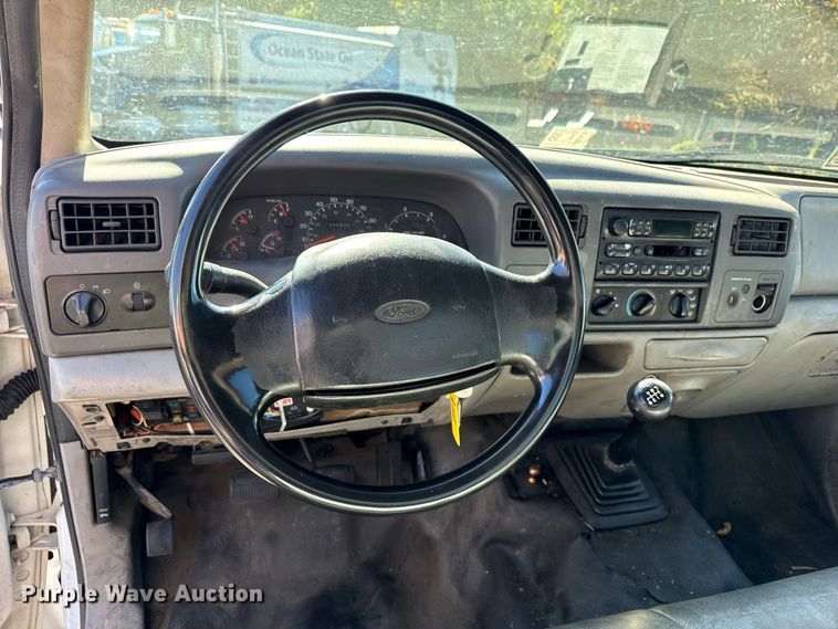 image for item EN3981 2001 Ford F550 Super Duty flatbed truck