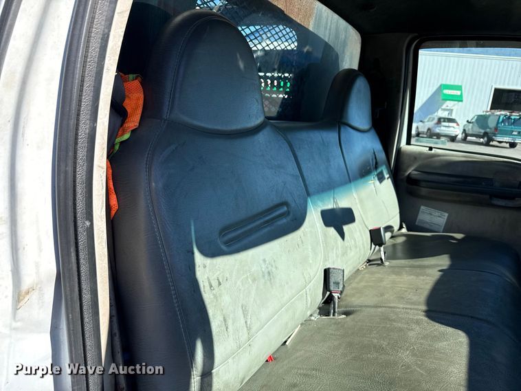 image for item EN3981 2001 Ford F550 Super Duty flatbed truck