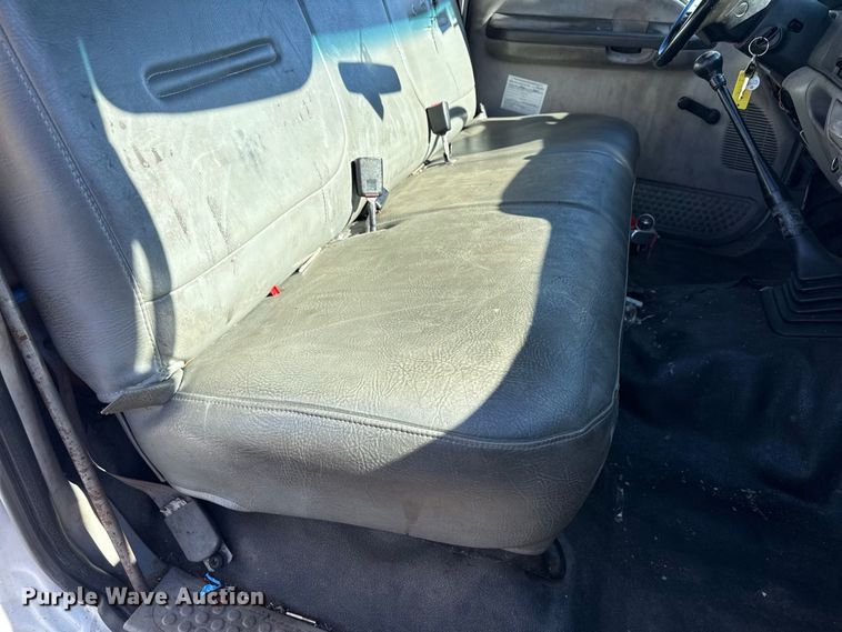 image for item EN3981 2001 Ford F550 Super Duty flatbed truck