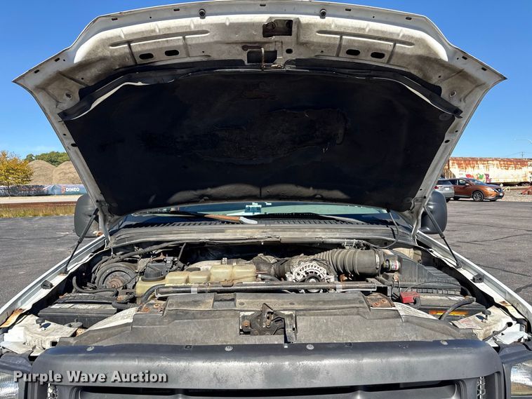 image for item EN3981 2001 Ford F550 Super Duty flatbed truck